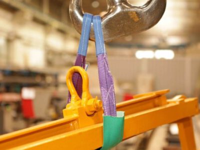 Lắp đặt dây cáp vải bẹ cẩu hàng đúng tiêu chuẩn